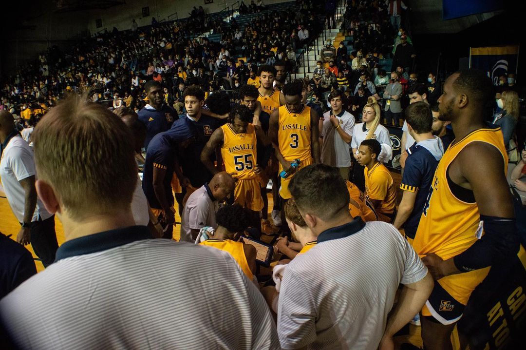 Men’s basketball narrowly defeats&nbsp;Dayton